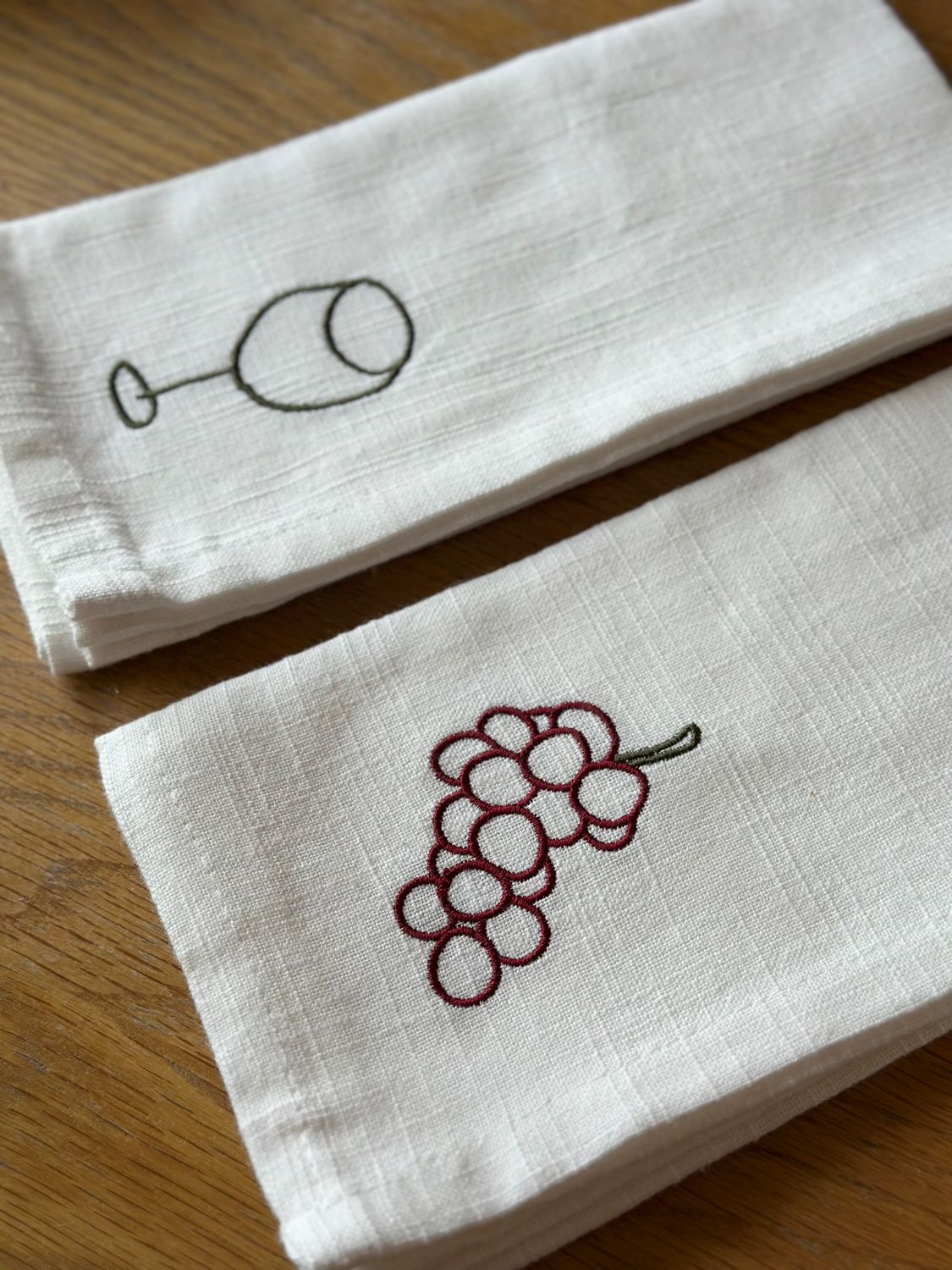 Set van 2 geborduurde servetten 'Wine & Grapes'
