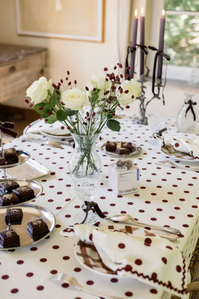 Tafellaken Paulette Brown met bruine polkadots