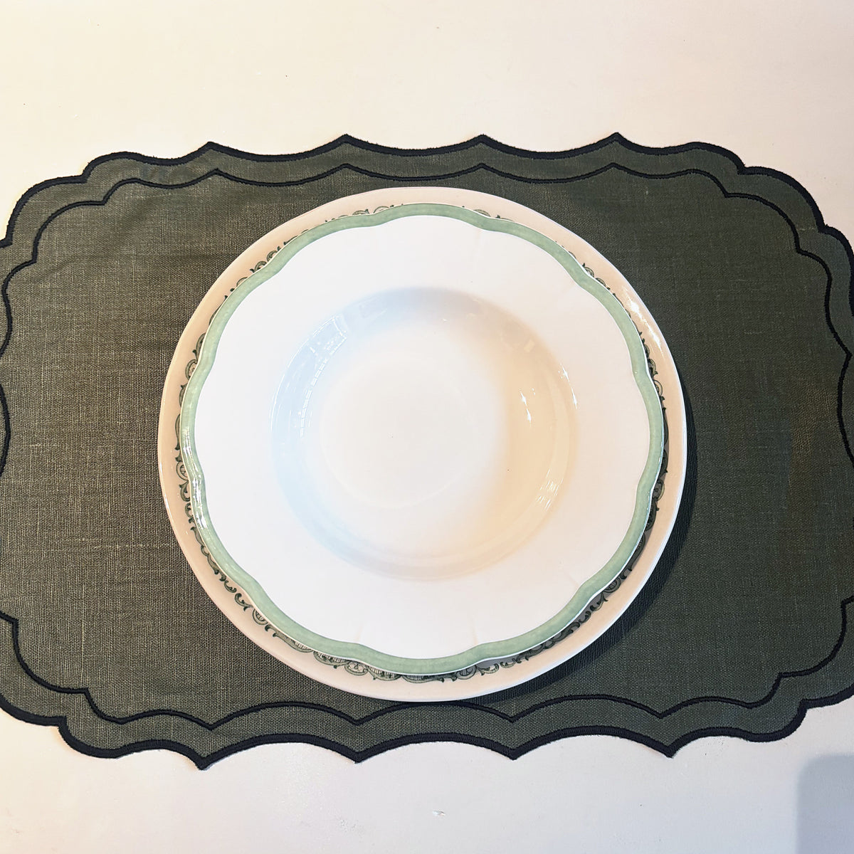 Serviesset Rose en Petalo groen, diep bord Petalo op plat bord Rose